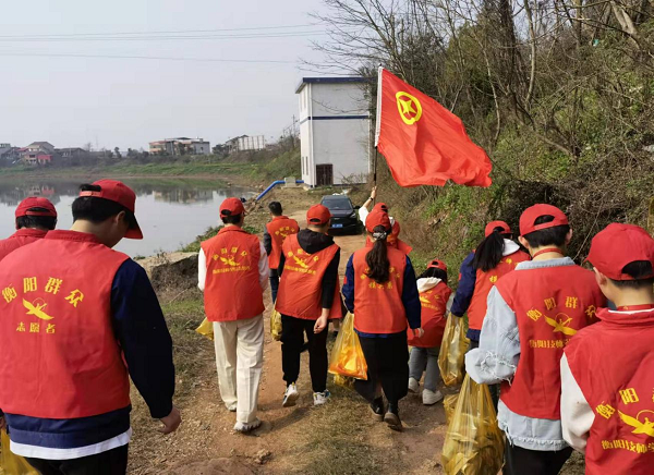 保護湘江母親河，衡陽技師學院“衡陽群眾”青年志愿者在行動