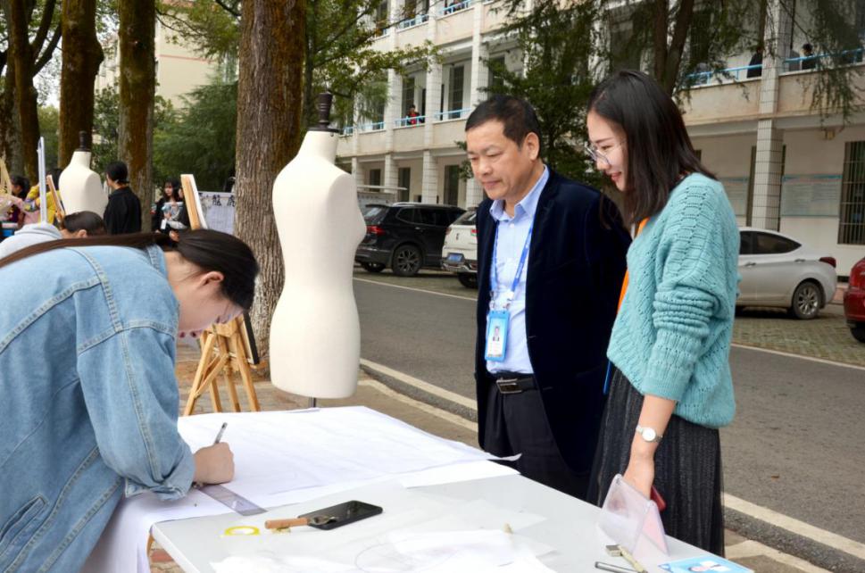 信息與生物技術(shù)系積極備戰(zhàn)世賽